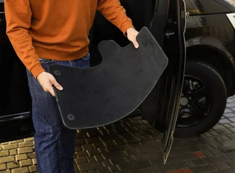 Tekstilni tepisi za auto štite pod auta